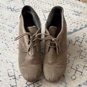 Toms Taupe Suede Lace-Up Boots